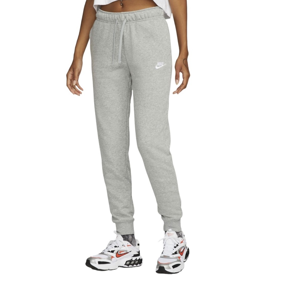 Women's Nike Sportswear Club Fleece
Joggers size small perfect condition